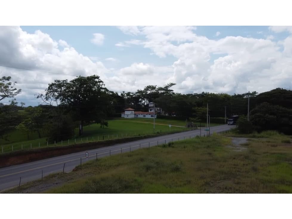 Lote comercial Caucasia - 1
