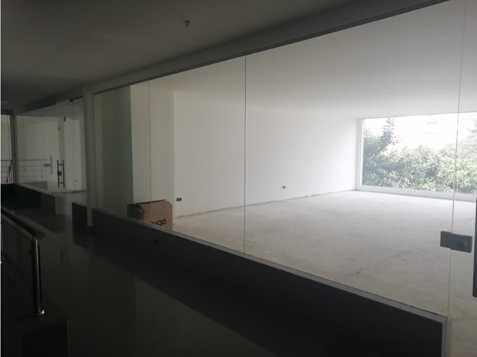 Arriendo local de oportunidad en centro comercial Norte de la ciudad - 1