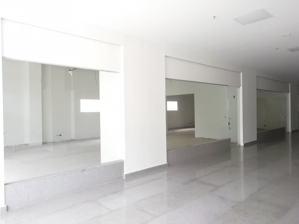 Local en arriendo 76 metros en centro comercial Barranquilla - 1