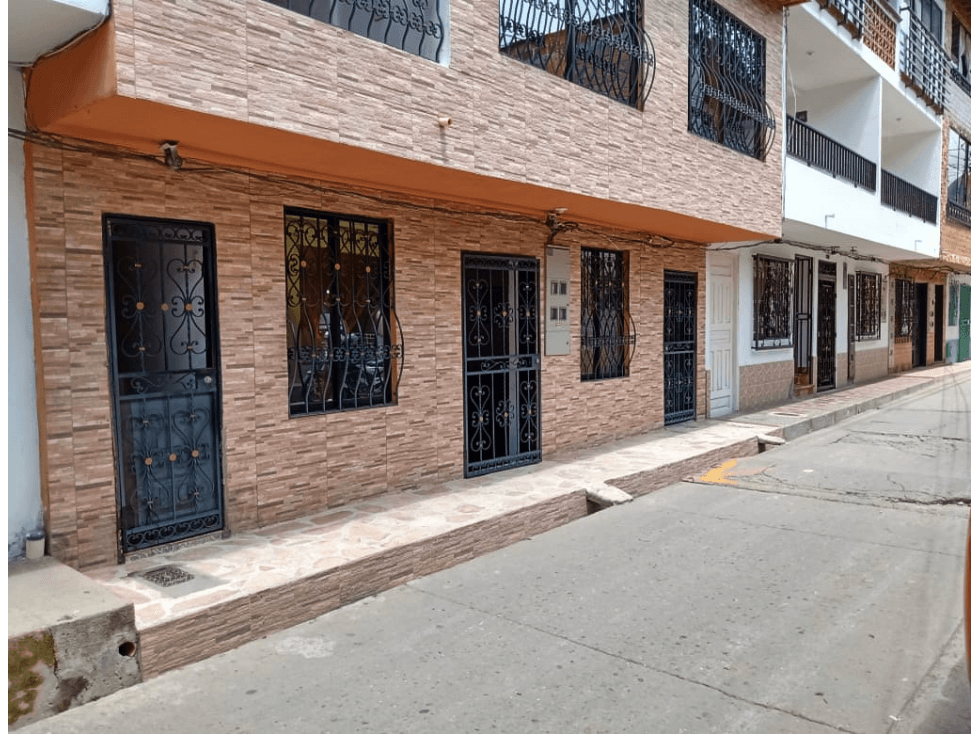 VENTA DE HERMOSO EDIFICIO DE 360M2 CENTRAL EN CISNEROS - ANTIOQUIA - 1