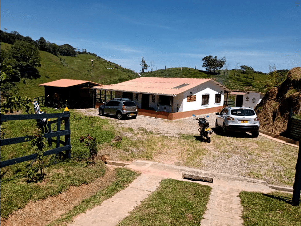 VENTA DE HERMOSA CASA CAMPESTRE DE 1.500 MTS2 EN SAN ROQUE ANTIOQUIA - 1