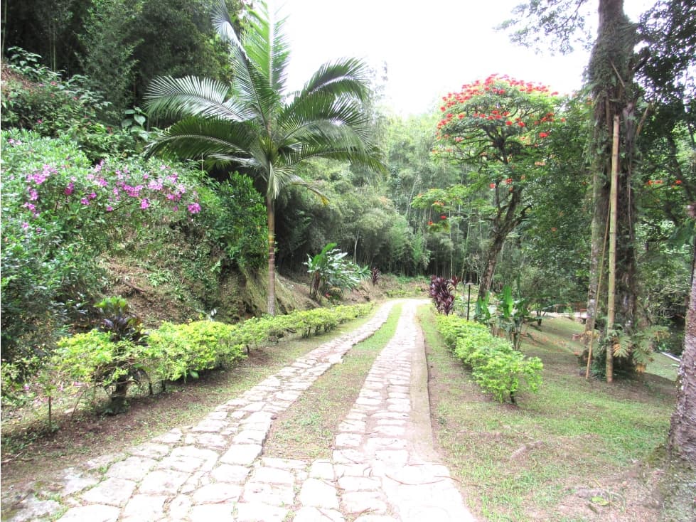 Excelente casa campestre en venta en Sasaima - 1