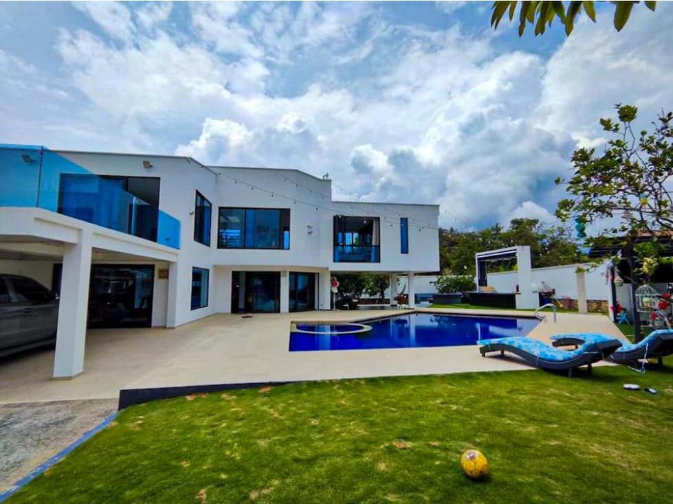 HERMOSA CASA LOTE PARA LA VENTA EN CHINAUTA - 1