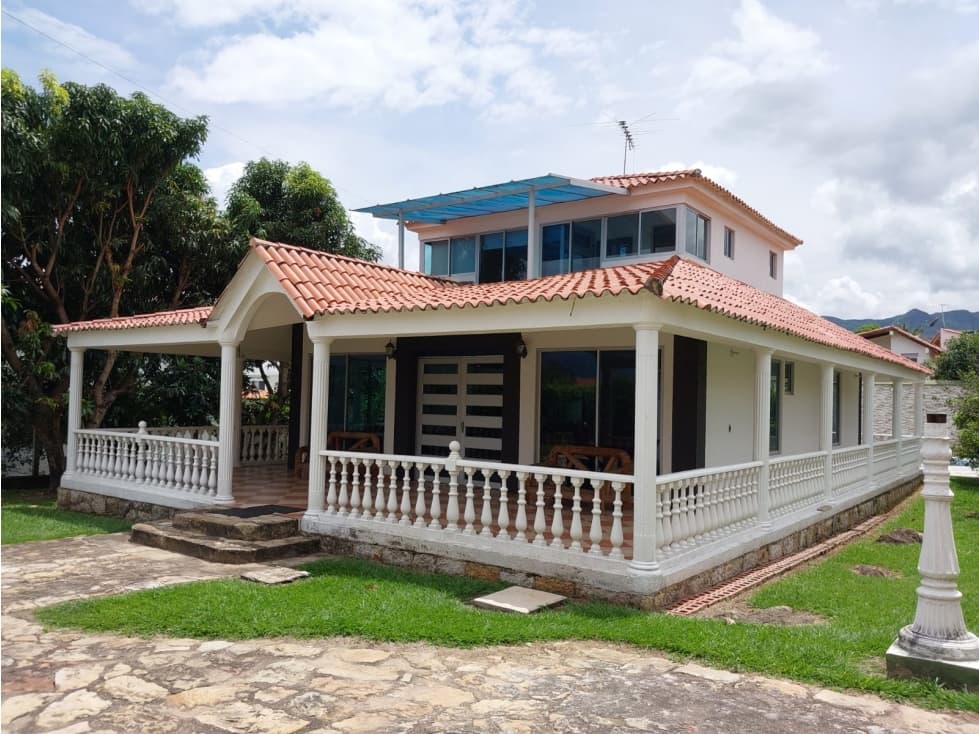 VENTA CASA CON CABAÑA EN EN MEJOR CONDOMINIO DE CHINAUTA CUNDINAMARCA - 1