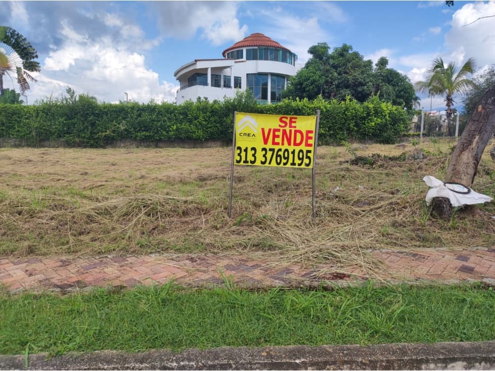 VENTA ESPECTACULAR LOTE ESQUINERO EN CHINAUTA EN EL MEJOR CONDOMINIO - 1