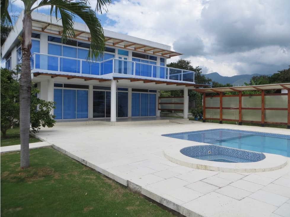 VENTA DE OPORTUNIDAD MOTIVO VIAJE CASA EN CHINAUTA CUNDINAMARCA - 1
