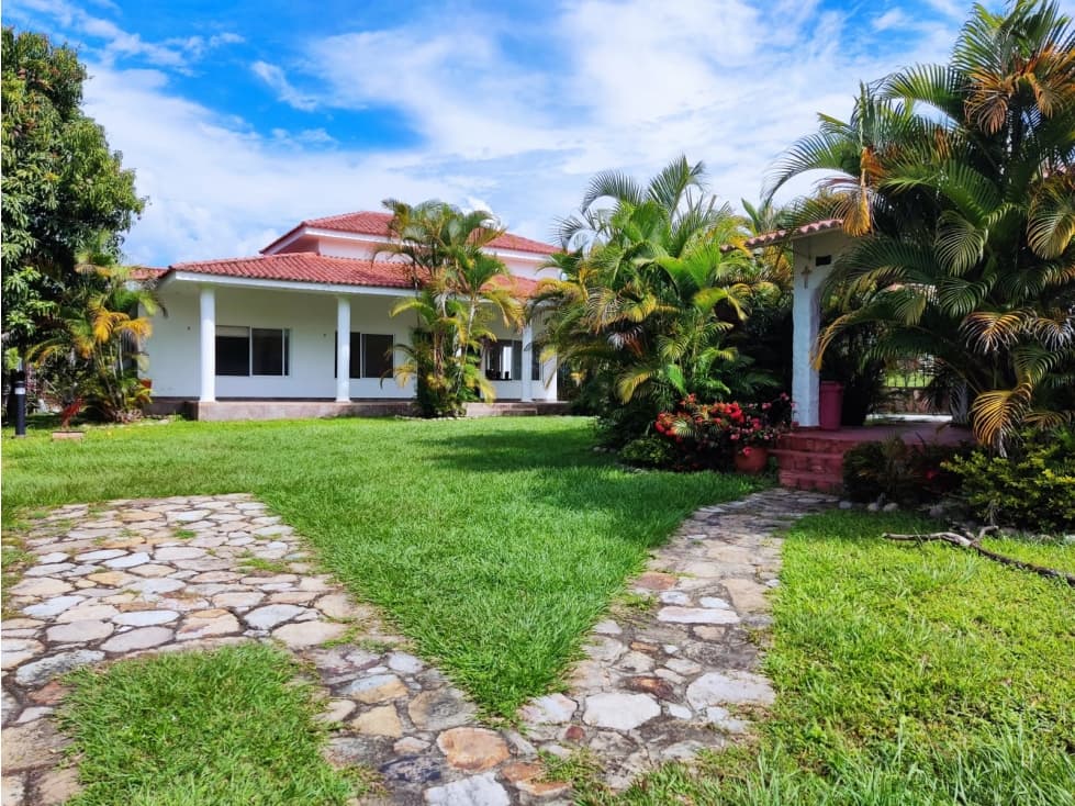 ARRIENDO EXCELENTE CASA CAMPESTRE EN EL MEJOR CONDOMINIO DE CHINAUTA - 1