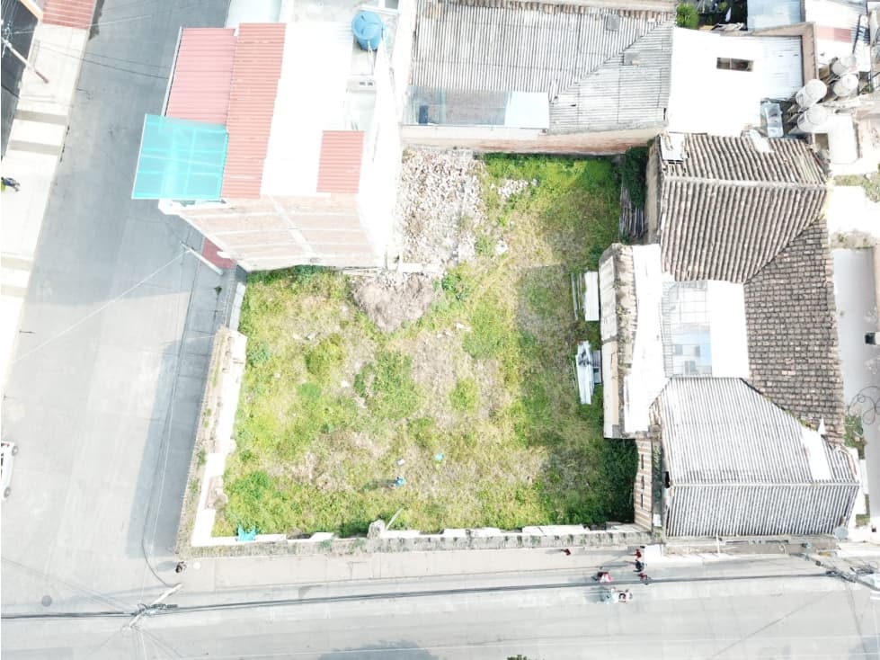 VENTA DE LOTE EN EL MEJOR SECTOR COMERCIAL - 1