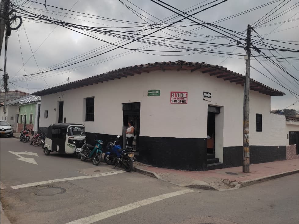 CASA ESQUINERA CENTRO LEBRIJA - 1