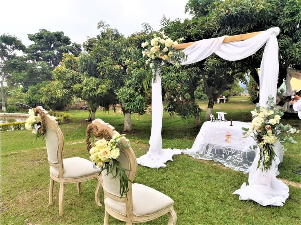 Finca eventos en Chinauta 588 mts construidos $3.800 mm - 1