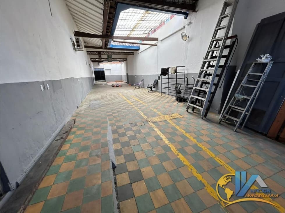 SE ARRIENDA ESPECTACULAR Y AMPLIA BODEGA EN COMUNEROS - 1