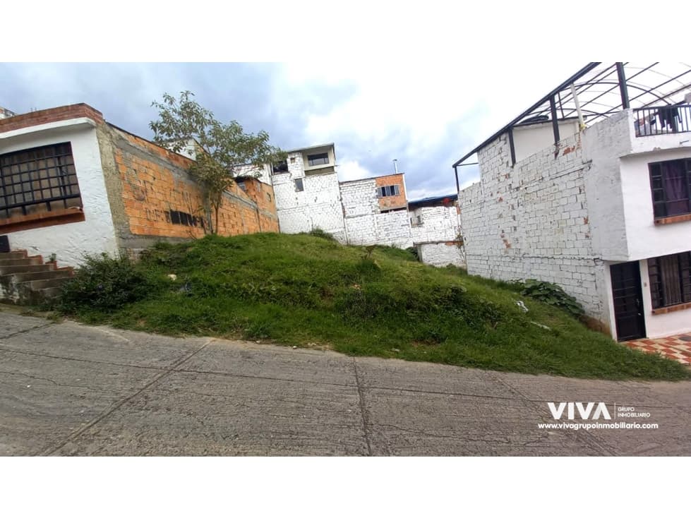 HERMOSO LOTE EN ZONA URBANA - 1