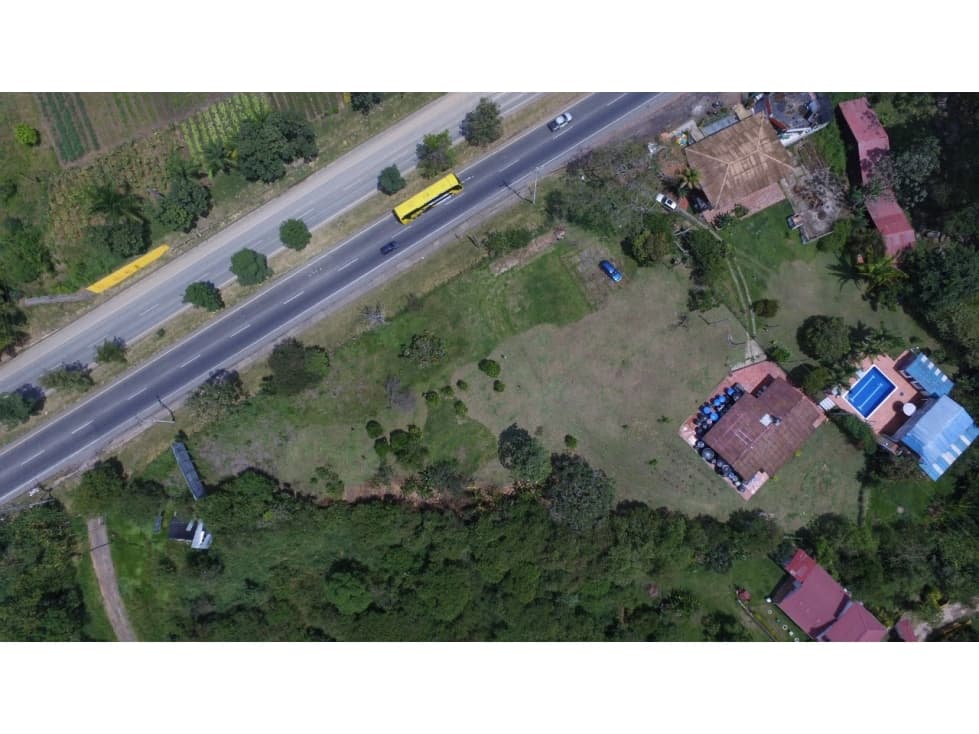 LOTE SOBRE AUTOPISTA COMERCIAL - 1
