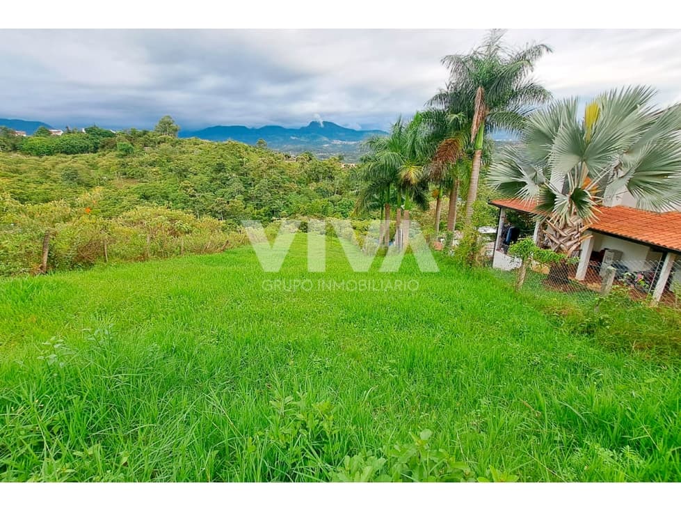 EXCELENTE LOTE SECTOR CONDOMINIOS - 1