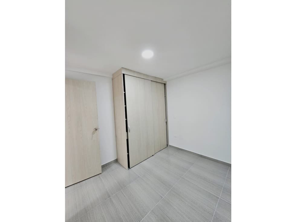 SE VENDE EDIFICIO 3 PISOS APTOS RENTABLES Y MODERNOS - NIQUIA - 1