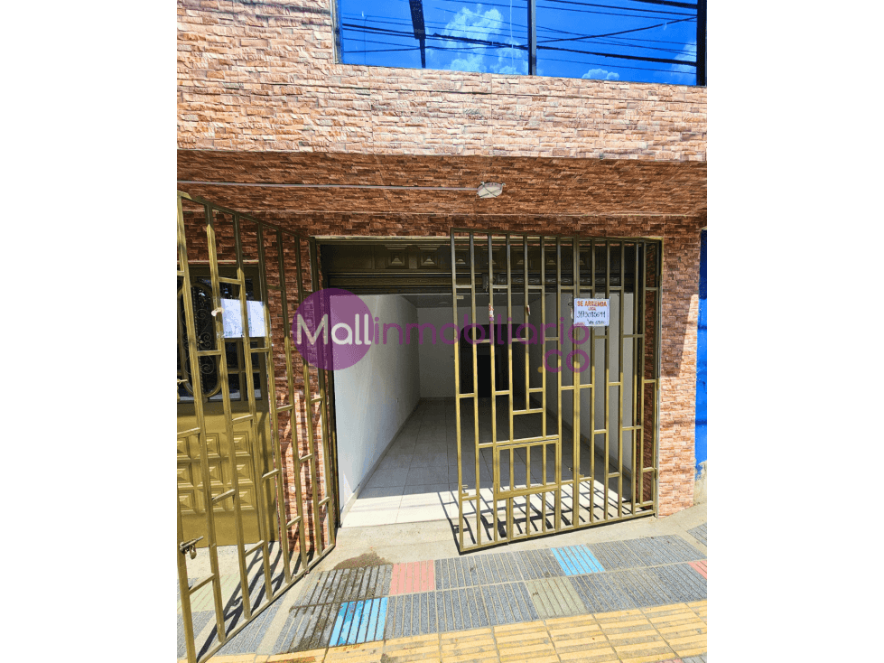 ARRIENDO LOCAL CON APARTAESTUDIO SOBRE LA AVENIDA FANTASMA - 1