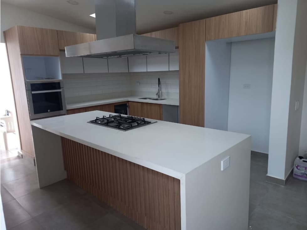 Casa Institucional en Arrendamiento en Guayacanes - 1