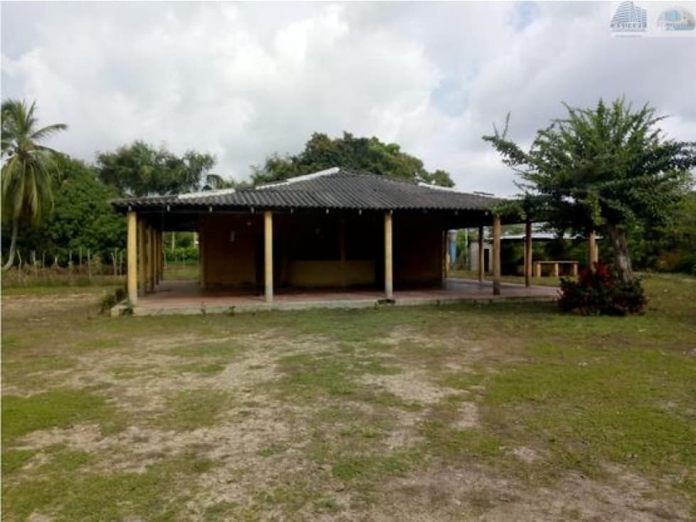 VENTA FINCA EN LA DOCTRINA AL LADO RIO SINU LORICA COLOMBIA - 1