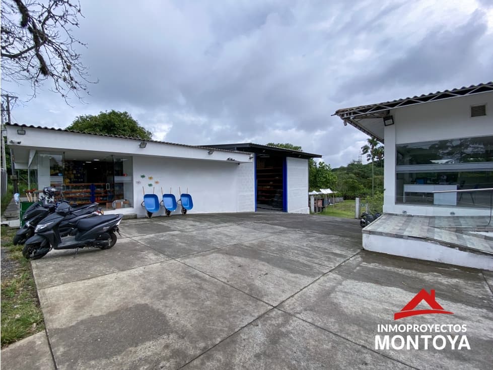 Arriendo lote con 2 locales sobre la vía Cerritos - 1