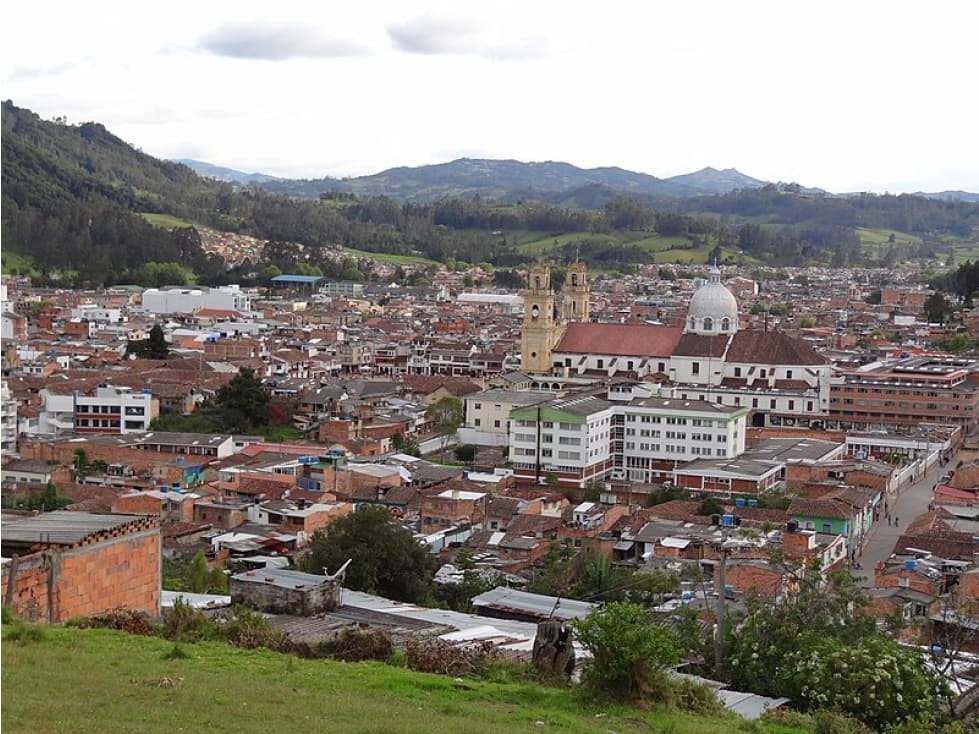 Vendo lote para proyecto de apartamentos en Chiquinqura - 1