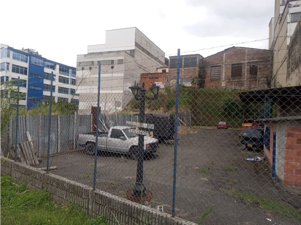 ARRIENDO LOTE EN LA AVENIDA LONGITUDINAL PARALELA AV 30 DE AGOSTO - 1