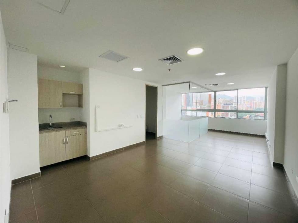 ARRIENDO OFICINA GRANDE CENTRO EMPRESARIAL. SABANETA - 1