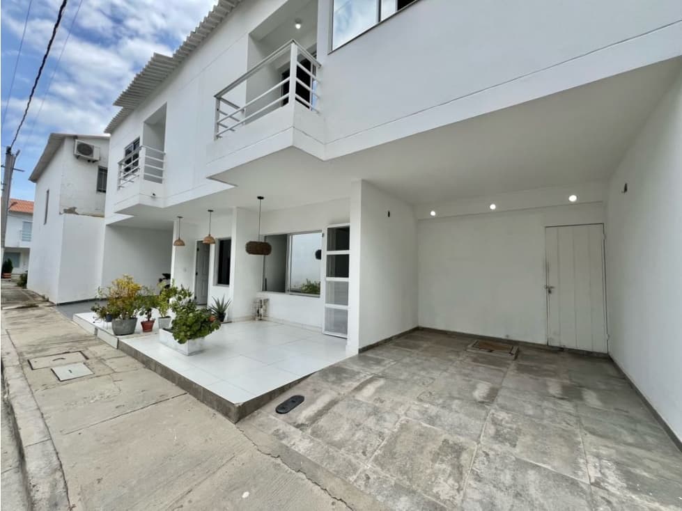 Casa de 3 niveles en arriendo conjunto residencial Montpellier - 1