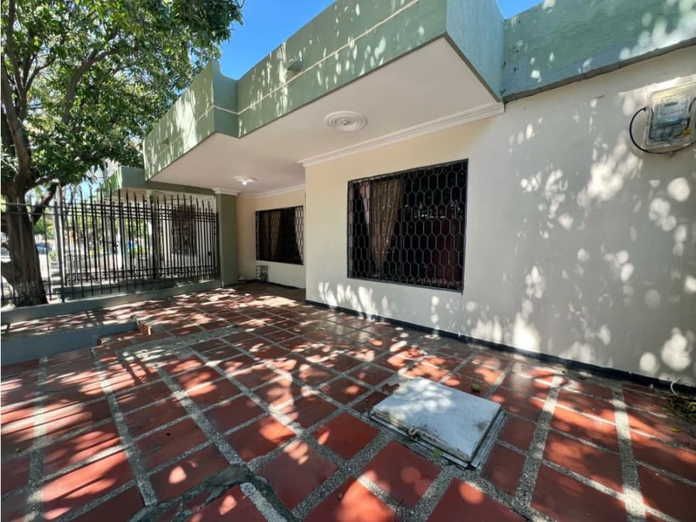 Casa en arriendo sector los almendros sobre vía principal - 1