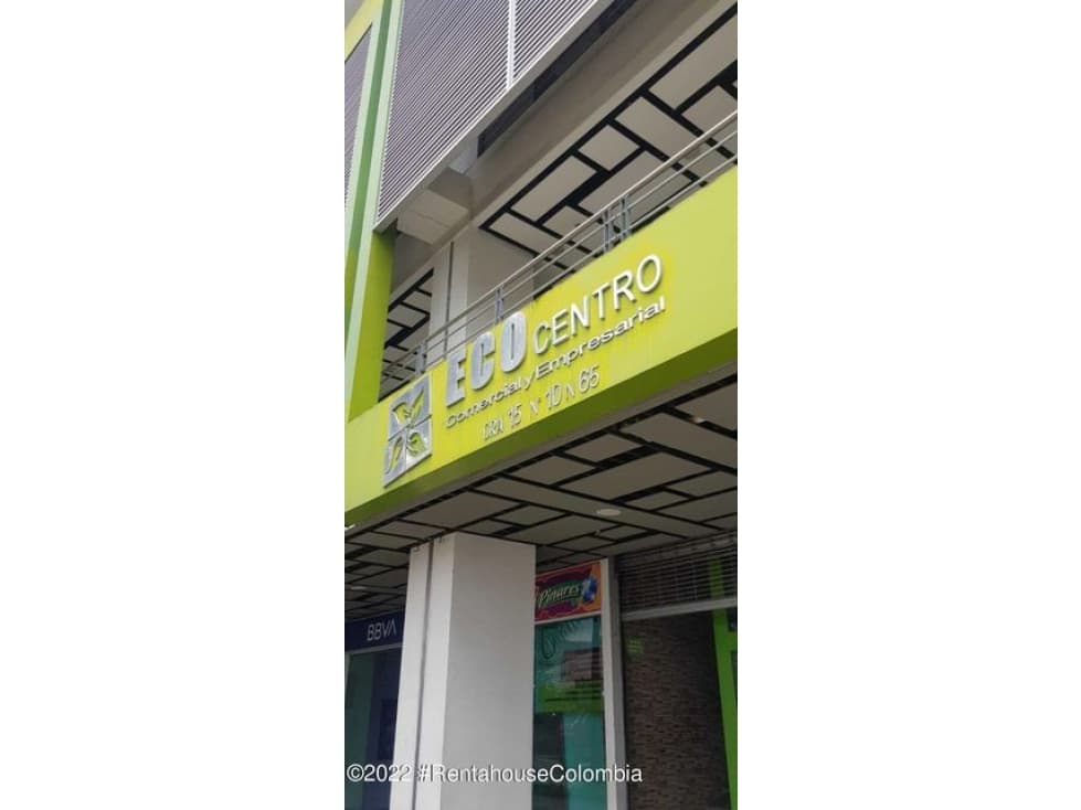 Comercial en Los Cacaos RAH CO: 22-2672 - 1