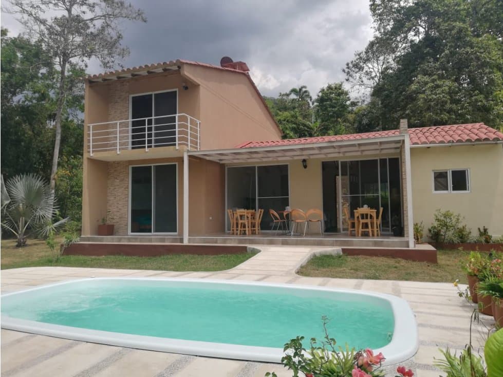 Alquilo Casa Campestre en Villeta - 1