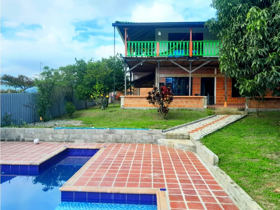 CASA DE RECREO CON PISCINA EN CALOTO - 1