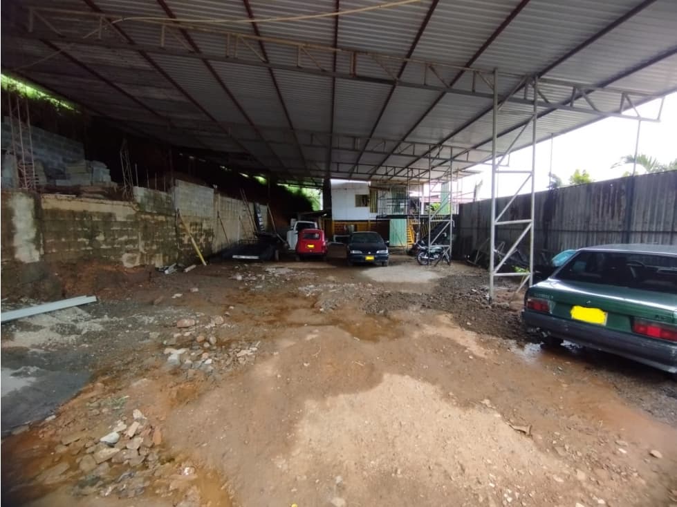 RENTO PROYECTO DE BODEGA O TERRENO TECHADO EN LA AVENIDA EL POLLO - 1