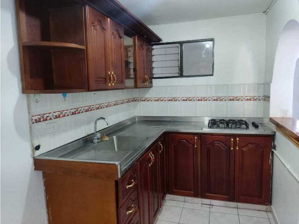 ARRENDAMOS CASA EN COPACABANA CON 4 HABITACIONES - 1