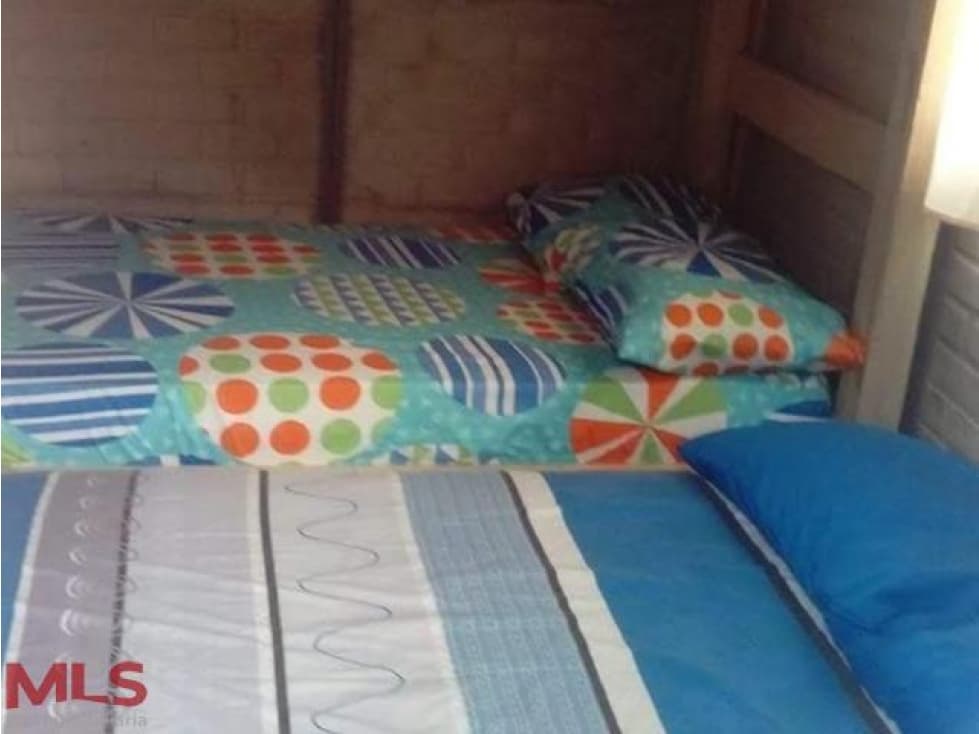 Cabaña de dos niveles.(MLS#226449) - 1
