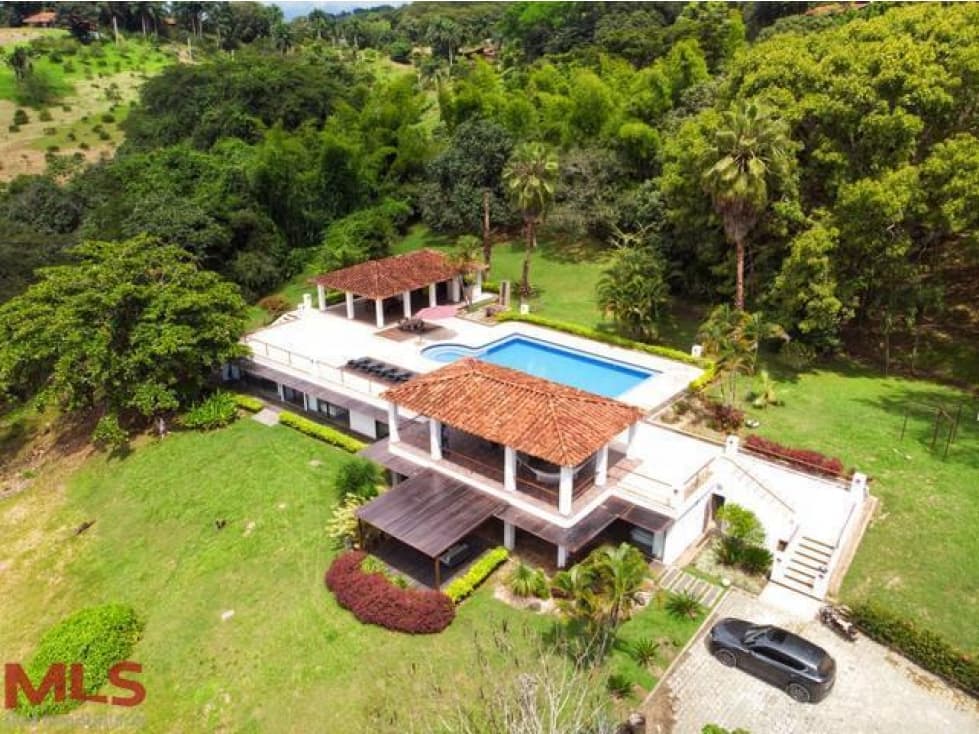 Finca en el mejor ambiente!(MLS#237911) - 1