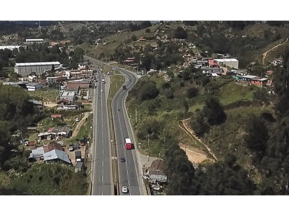 LOTE DE GRAN EXTENSIÓN CON APROVECHAMIENTO INDUSTRIAL Y COMERCIAL - 1