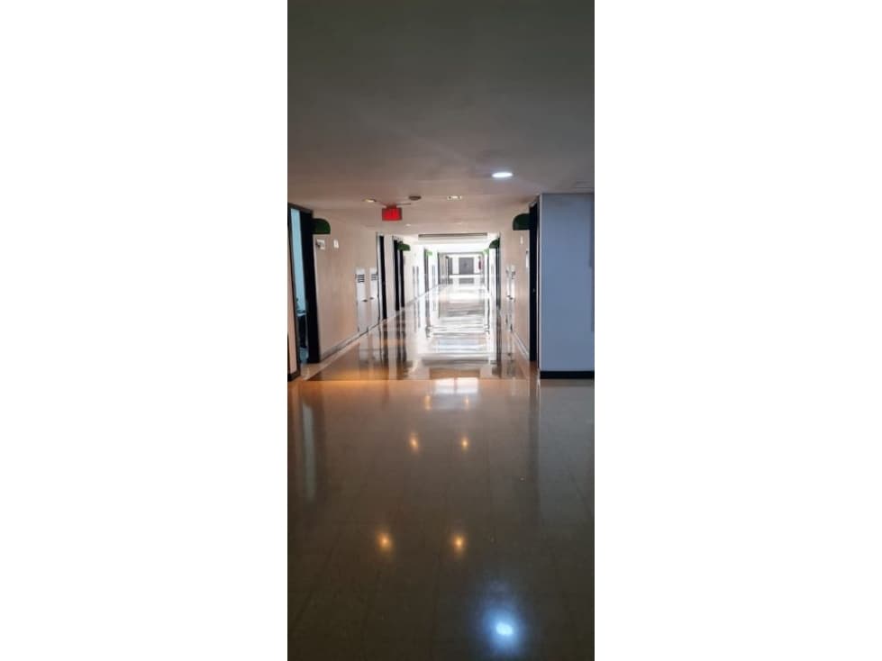 VENDO OFICINA 68m2, CENTRAL MAYORISTA - 1