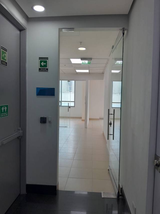 ARRIENDO HERMOSA OFICINA Y ESPACIOSA EN EXCLUSIVA ZONA DE BOGOTA CHICO NORTE - 2
