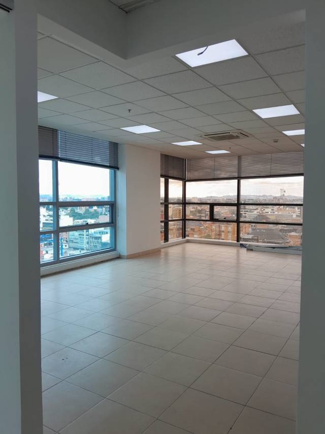 ARRIENDO HERMOSA OFICINA Y ESPACIOSA EN EXCLUSIVA ZONA DE BOGOTA CHICO NORTE - 3